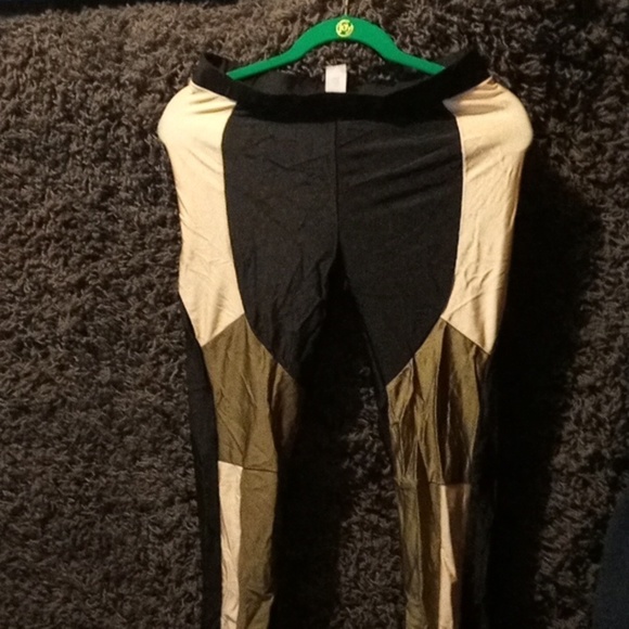 Matching activewear set size large. - Picture 8 of 9